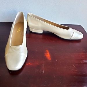 Vaneli Cap Toe Flat NEW Sand Color Nappa Size 9